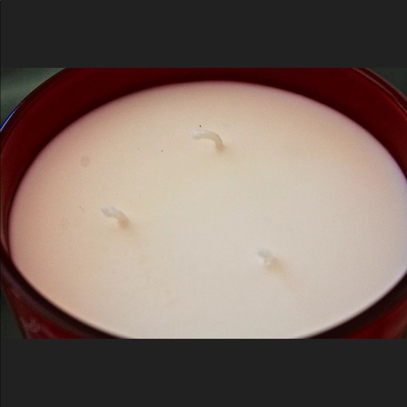 DW HOME SPARKLING CRANBERRY CANDLE RICHLY SCENTED - Picture 2 of 3